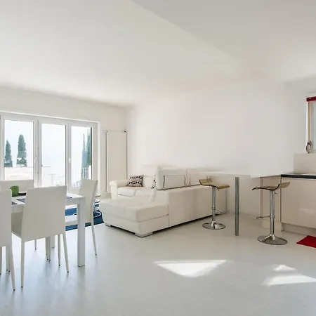 Appartamento Belgolfo Attic With Lake View Lugano